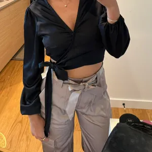 Abercrombie & Fitch Cropped Satin Long Sleeve Wrap Top - Black - M thumbnail 1