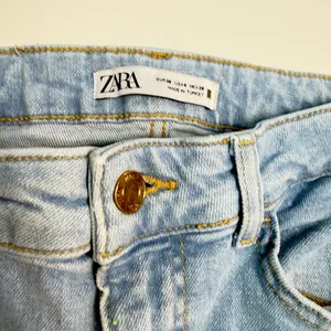 Zara High Waisted Flare Jeans Light Wash Size 6 EUR 38 thumbnail 13