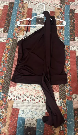 H&M Off-The-Shoulder Crop Top thumbnail 1