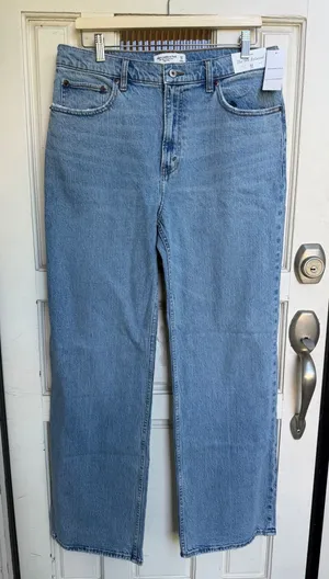 Abercrombie & Fitch The 90s Relaxed Jean High Rise Light Wash Blue Size 32 Long thumbnail 1