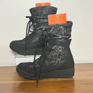 Rocket Dog Size 8 Cuffed‎ Gray & Black Lace-Up Cloth Combat Style Ankle Boots thumbnail 2