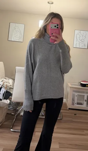 Jennifer Lopez Sweater thumbnail 1