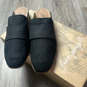 Free People “At Ease” Crocodile Print Leather Loafers/Mules Size 5.5 thumbnail 9