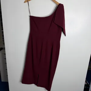 Dress The Population Tiffany One-Shoulder Midi Dress Burgundy XL Quiet Luxury‎ thumbnail 3