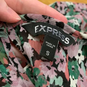 Express Floral Ruffle Tank Top Womens‎ Size Small Sleeveless Blouse Casual Cute thumbnail 4