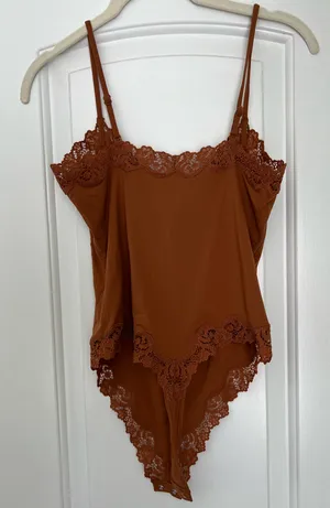 SKIMS Lace Bodysuit Cami Fits Everybody Bronze thumbnail 2