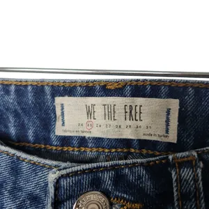 Free The People We The Free Blue Dark Wash Denim Ankle Barrel Jeans Size 25 thumbnail 4