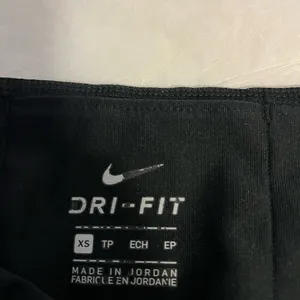 Nike Dri‎ Fit Women Capri Leggings Athletic Gym Core Workout Running Black Xs thumbnail 3