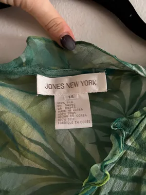 Jones New York Tropical 100% silk green blouse thumbnail 3