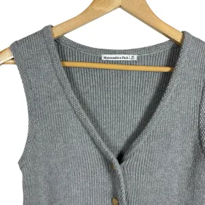 Abercrombie & Fitch Women’s Mara Button-Up Sweater Vest Grey XS thumbnail 4