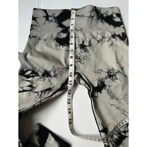 Tie dye scrunch butt leggings size M thumbnail 6