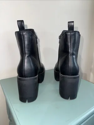 Madden Girl Black Chunky Platform Chelsea Boots Size 6 thumbnail 4