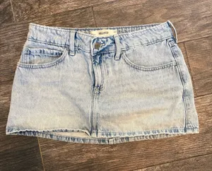 SOLD holister jean skirt with built in shorts size 4 thumbnail 1