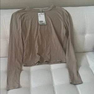 H&M Women's Tan Long Sleeve Top thumbnail 1