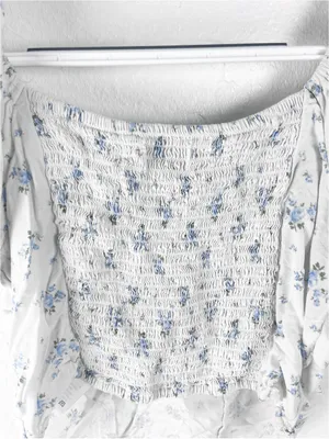 HOLLISTER White Floral Puff Sleeves Smocked Back Crop Top Size Medium Casual thumbnail 8