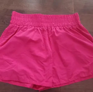 Pink work out shorts size medium no lining inside it was taken out thumbnail 1
