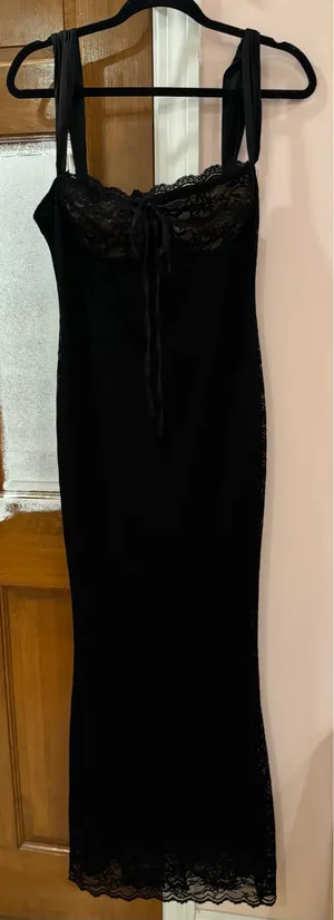 Sky to Moon Black Lace Dress thumbnail 1