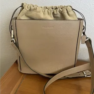 Pulicati‎ Italian Genuine Leather Bucket Style Crossbody PurseDrawstring Closure thumbnail 1