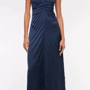 Abercrombie Giselle Pleated Maxi Dress thumbnail 3