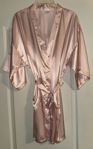 Pink silky robe with tie waist and bridesmaid in gold glitter on back thumbnail 1