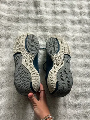 Nike Basketball Shoes thumbnail 2