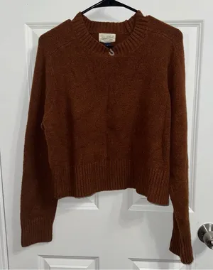 Universal Threads sweater thumbnail 1