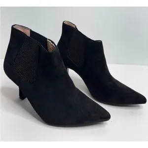 Journee‎ Chelsea Black Pointed Toe Kitten Heel Ankle Boots Booties Size 6 WIDE thumbnail 5