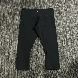 Lululemon Wunder Under Leggings Crop Compressive Size 8 thumbnail 2