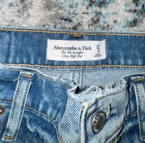 Abercrombie 90s Straight Leg Jeans thumbnail 3