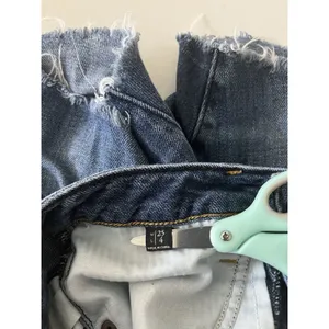 Abercrombie & Fitch Button Fly Distressed Blue Denim Shorts Women’s 25 Raw Hem thumbnail 4