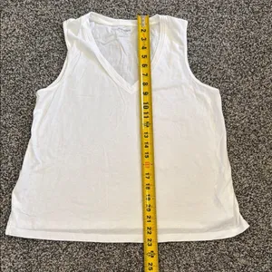 Old Navy White Tank Top thumbnail 2