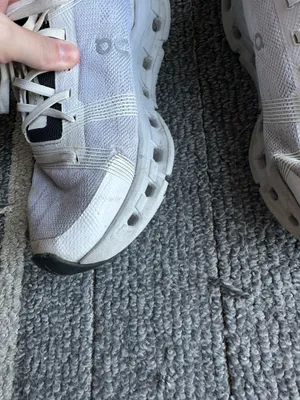 On Cloud shoes  thumbnail 2