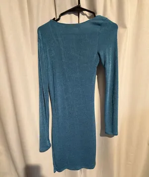 PrettyLittleThing Blue Acetate Slinking Asymmetric Neck Long Sleeve Dress thumbnail 4