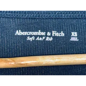 Abercrombie & Fitch Soft AF Black Ribbed Knit Keyhole Short Sleeve Blouse Sz XS thumbnail 3
