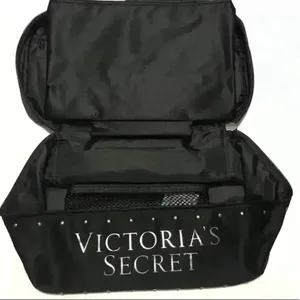 🆕Victoria’s Secret Makeup Travel Case Black 🆕 thumbnail 3