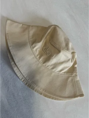 Alo yoga bucket hat thumbnail 2