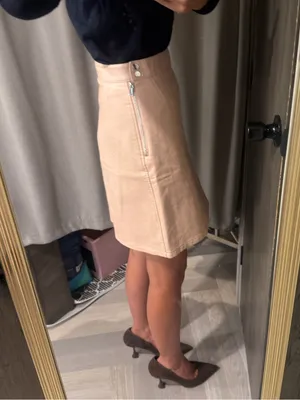 Zara Vegan Leather Mini Skirt in Pale Pink Size XS thumbnail 2