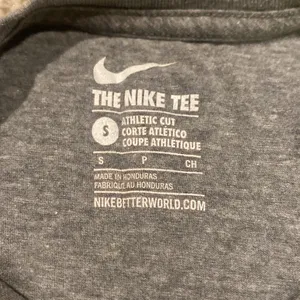 Nike gray tshirt thumbnail 3