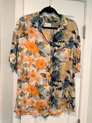 American Eagle Size M Tropical Hawaiian Camp Resort Short Sleeve Button Shirt thumbnail 1