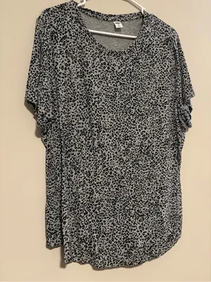 Old Navy Black and Gray Leopard Print Short Sleeve Tee thumbnail 1