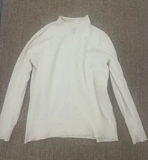 Wool sweater thumbnail 1