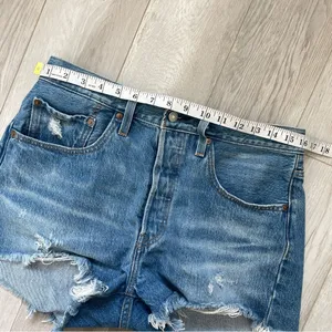 Levis 501 High Rise Button Fly Distressed Denim Shorts Medium Wash (size 30) thumbnail 3