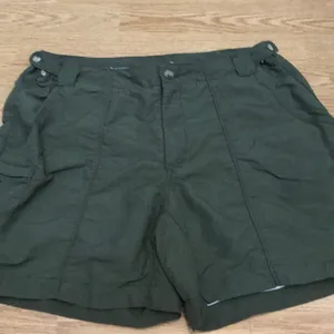 Columbia women’s outdoor UPF+30 olive green shorts thumbnail 1
