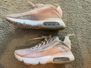 Nike Women’s Air Max 2090 thumbnail 1