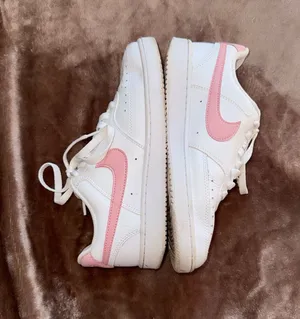 Pink Nike Shoes Women’s thumbnail 1