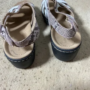 Clarks Snakeskin Wedge Sandals Womens 7 White‎ Mauve Arla Glison Comfort Strappy thumbnail 4