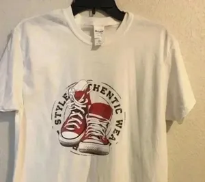 Gildan T shirt M with graphic print thumbnail 1