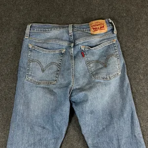 Levis Wedgie Skinny Jeans 28 Medium Wash Distressed Raw Hem High Rise Denim thumbnail 15
