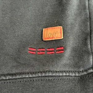 Peace Love World Graphic Sweatshirt M Black Cropped Good Things Come‎ Minimalist thumbnail 9