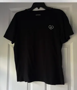 Aritzia heart tshirt thumbnail 1